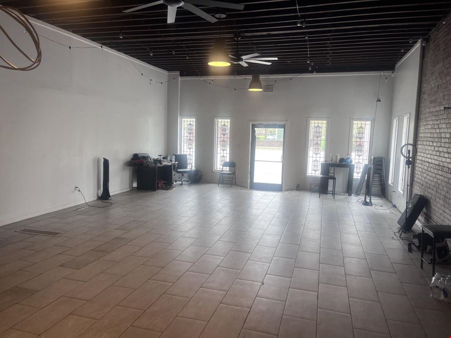 8292-8296 Woodward Ave