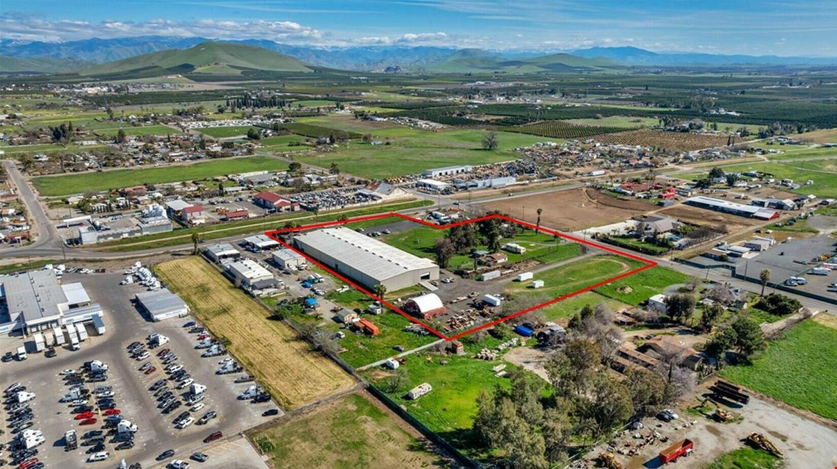 Freestanding Heavy Industrial Building w/ Office/Showroom on ±6.55 AC