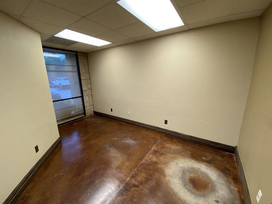 Available For Lease - One Office Spaces & Warehouse on Chestnut & Hwy 65