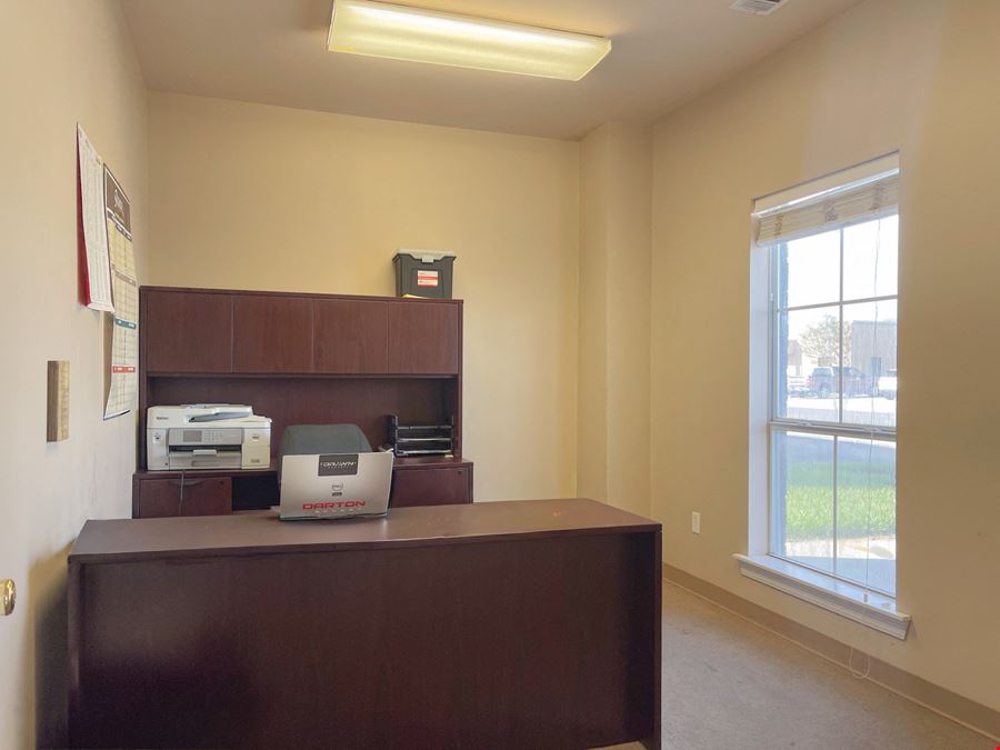 Premier ±5,000 SF Industrial Flex in Ascension Corridor