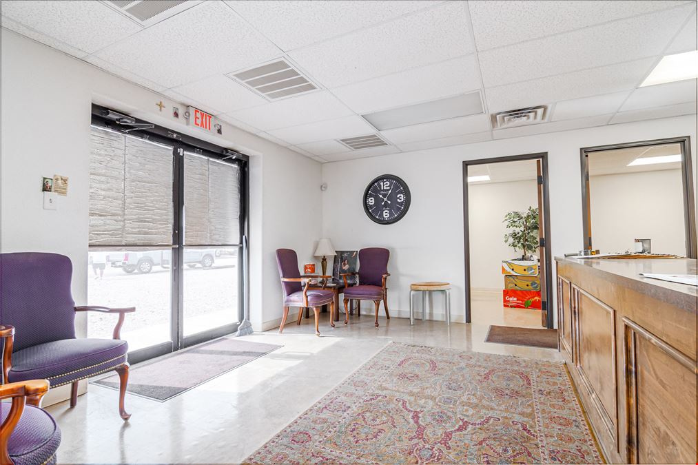 Traditional Office/Shop Near Interstate 20