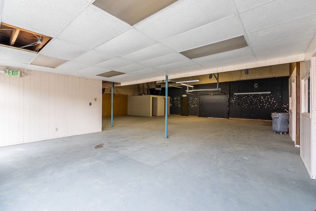 N Hall of Fame Retail/Office/Flex Building