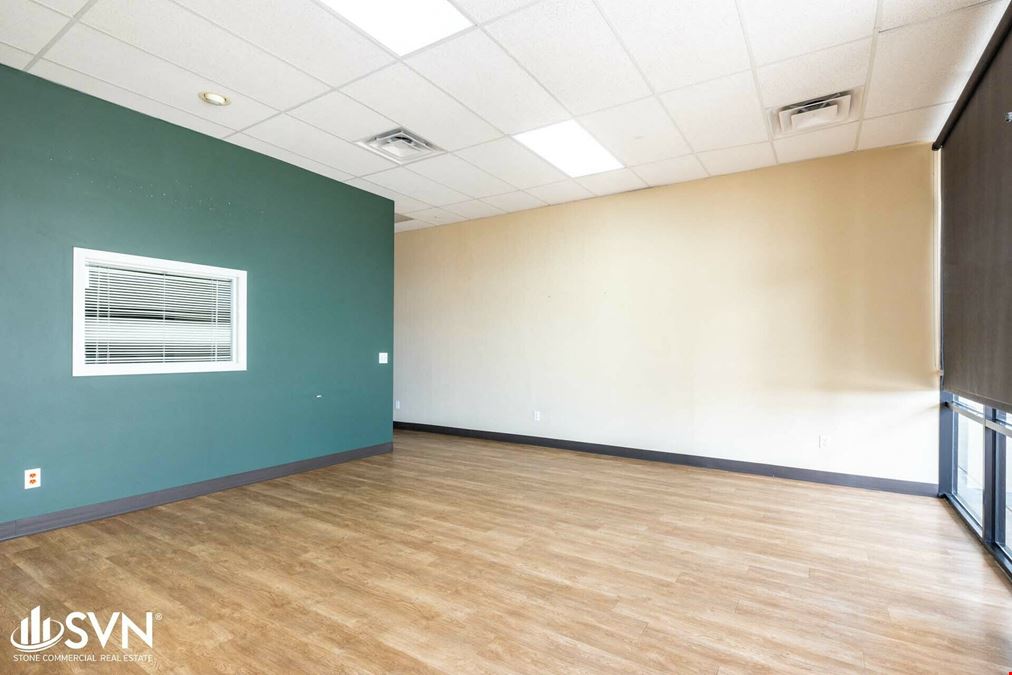 Two 1,500 SF Suites in High Traffic Retail Strip FOR LEASE