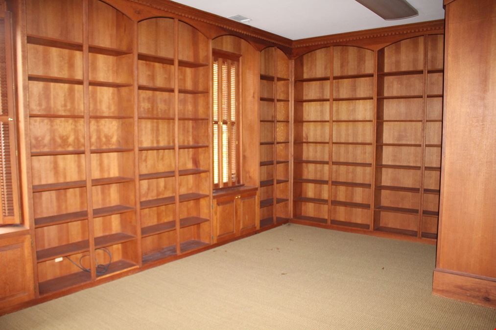 318 N Calhoun