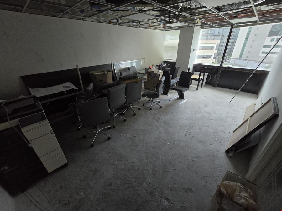 PREMIER OFFICE: Amazing opportunity to lease!