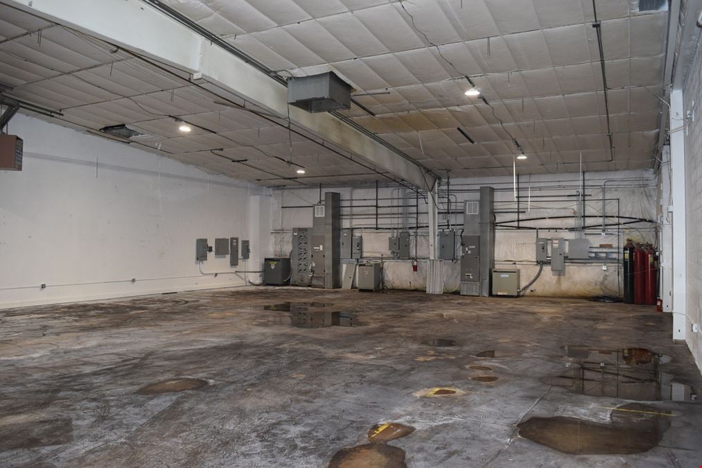 Multitenant industrial Bldg. with 5,258-15,285 SF available for an owner/user