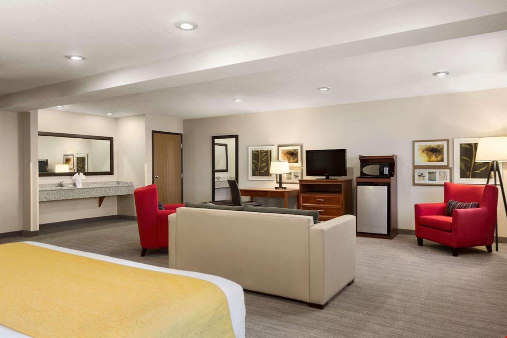 Country Inn & Suites Sidney