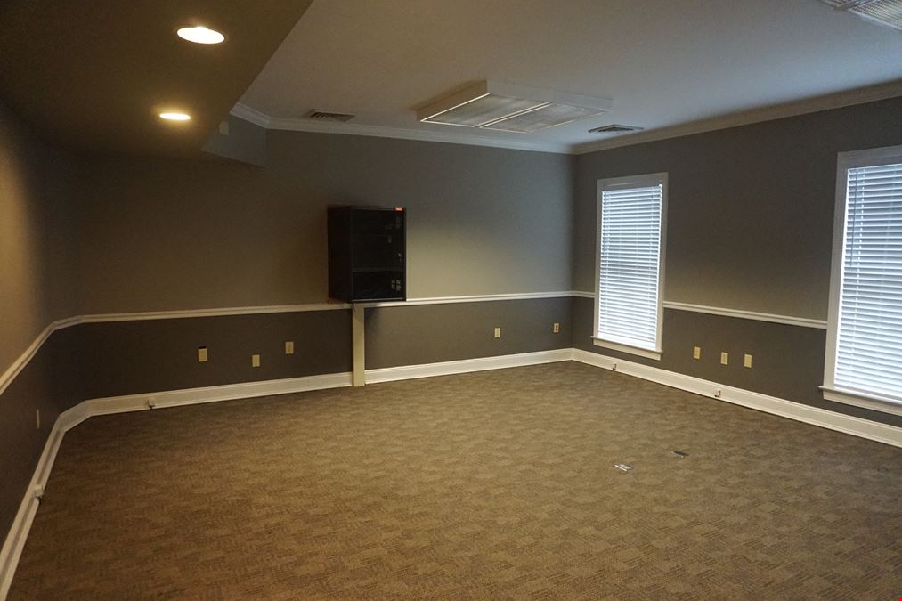 109 Laurens Rd