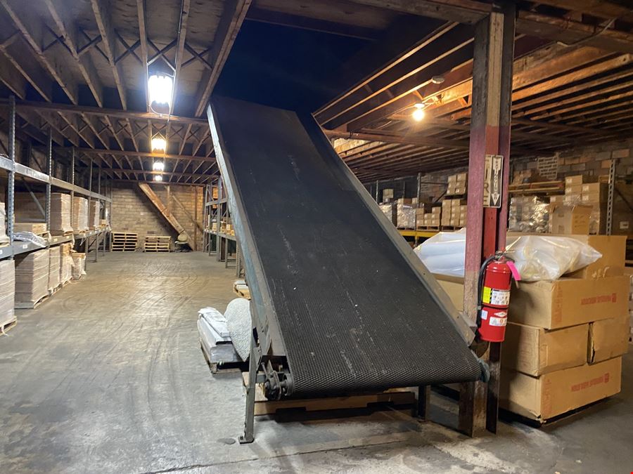 43,521 SQ.FT. WAREHOUSE W/STORAGE & OFFICE