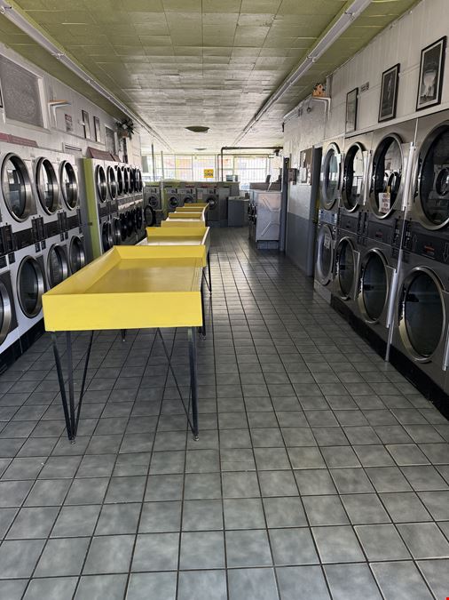 Washbrite Laundromat - 901 San Pedro Dr SE