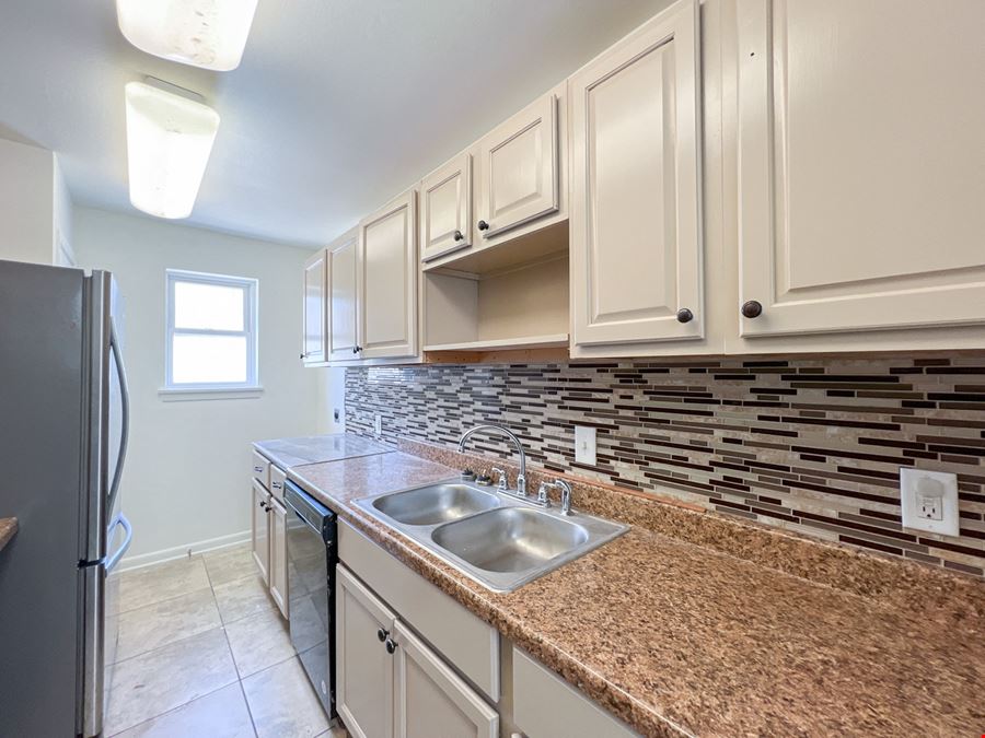 ±900 SF Metairie Office Near Lakeside Shopping Center