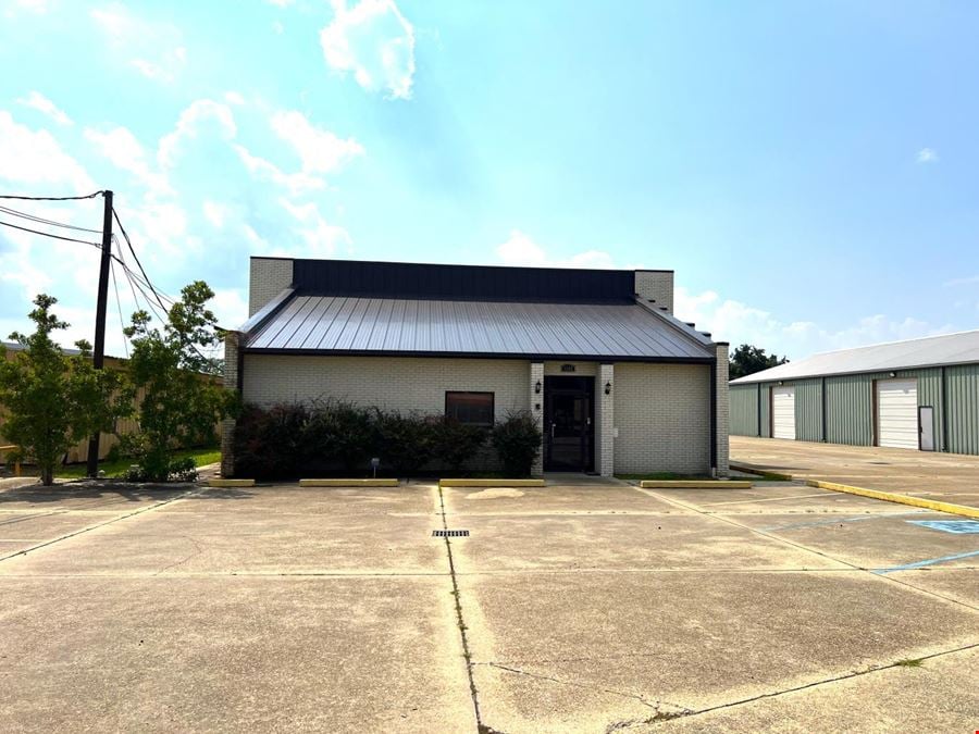 5,600+SF Office w/824 SF Shop on St. Charles in Houma