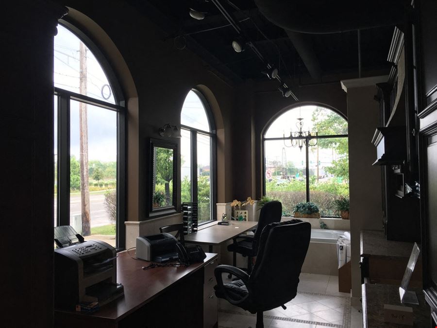 440 North Milwaukee Avenue Building For Lease