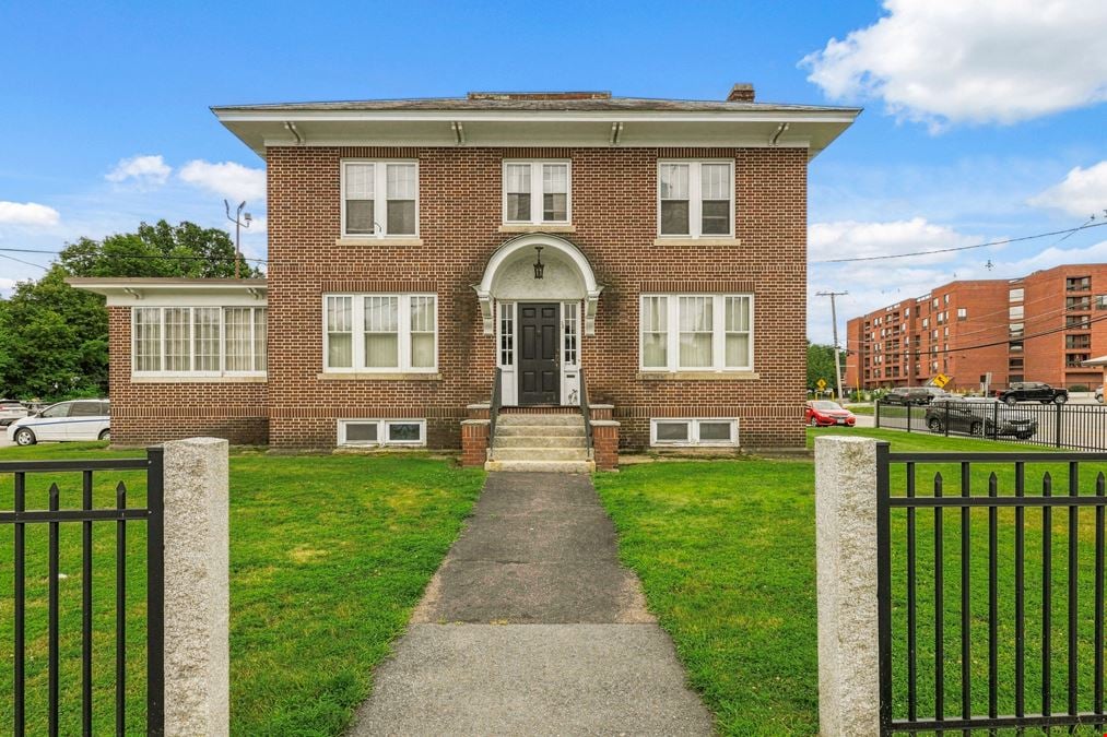 93 Roxbury St