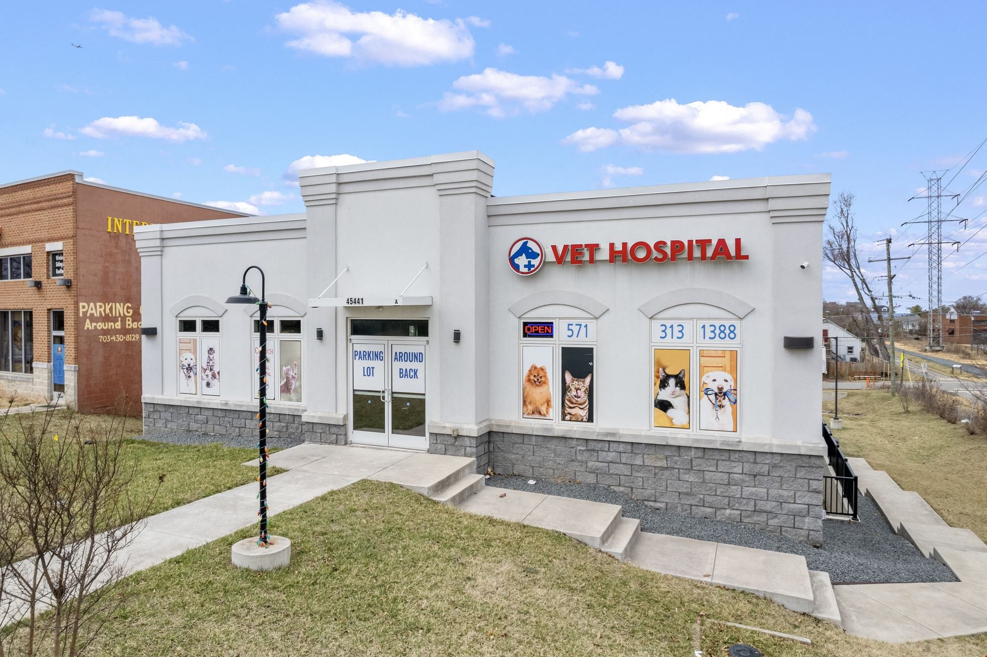 Retail space for lease with 31,000 VPD Visibility