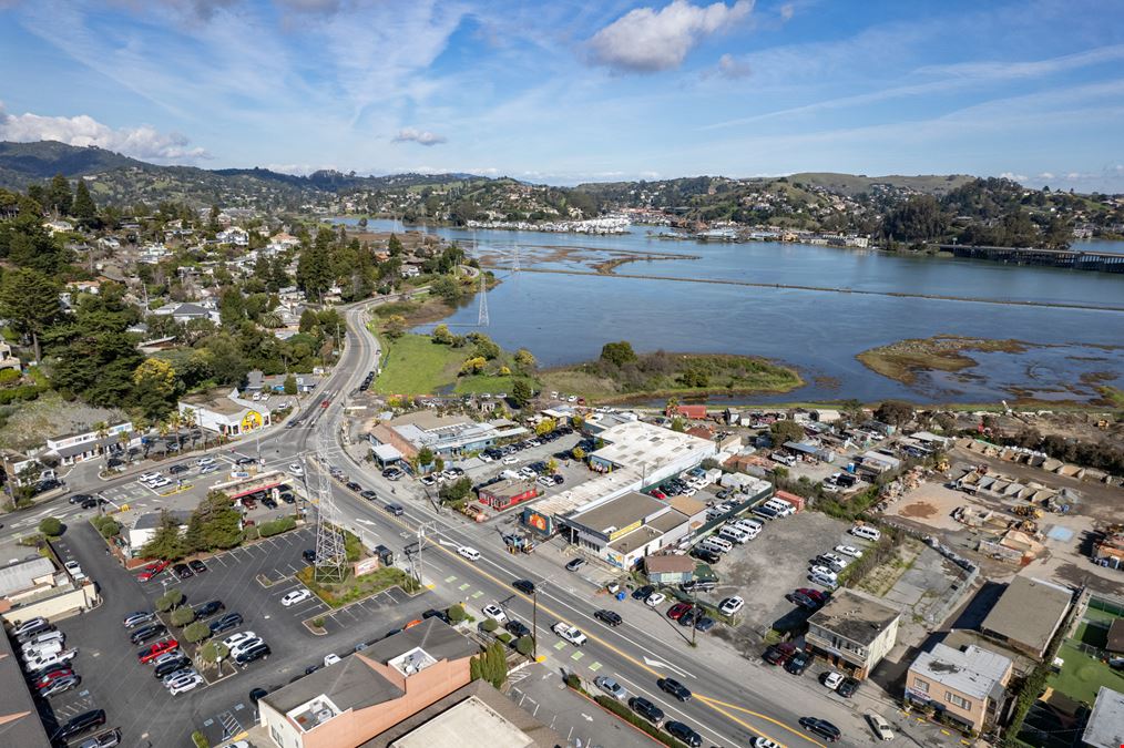 242 Shoreline Hwy