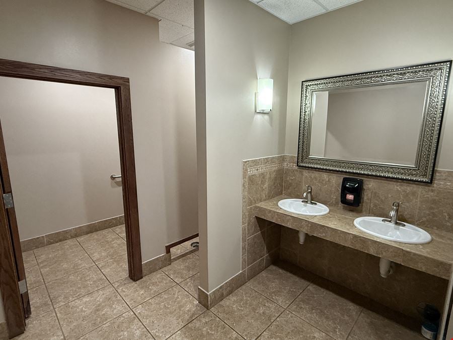 868 SF Corner Office Suite