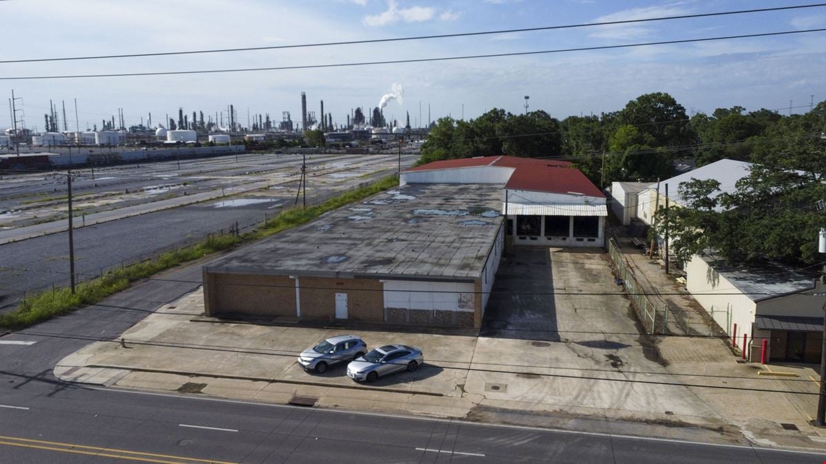±41,000 SF Warehouse Near ExxonMobil