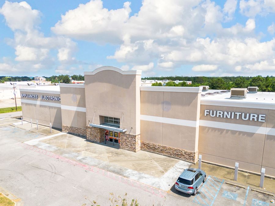54,375 SF Big Box Retail with Dock-Highs in Power Center