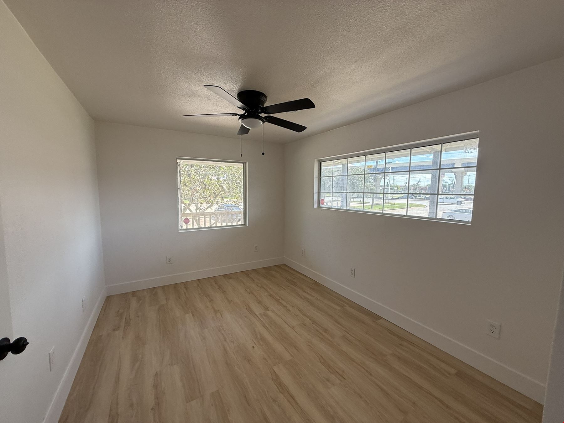 405 8th St, Kemah TX 77565- Office/Retail Opportunity