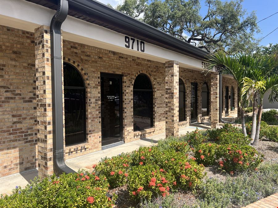 Tiffany Oaks Plaza