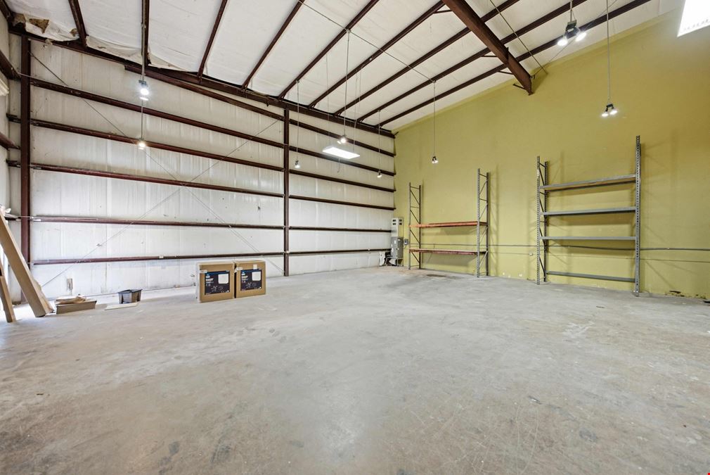 2,500 SF Clean Warehouse with Offices - South Lakeland