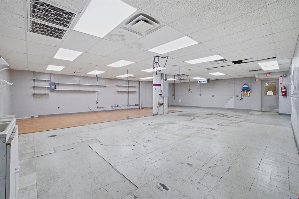 ±24,568 SF Industrial/Flex Building Near MA Border