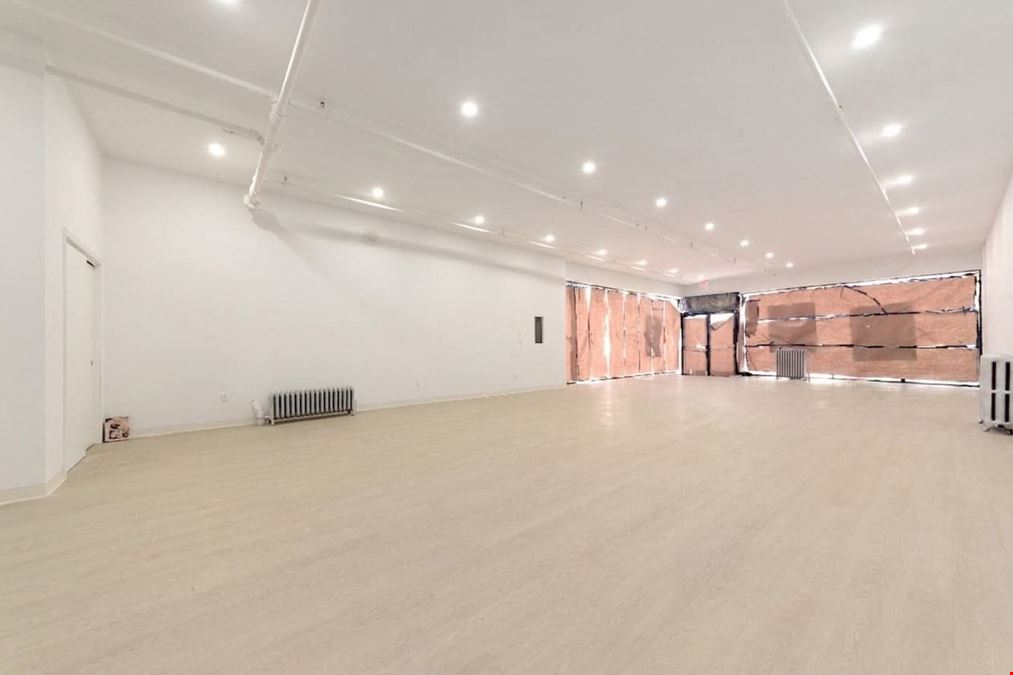 700 - 1,600 SF | 98 Graham Avenue | High-Exposure East Williamsburg Corner Retail With ADA Access for Lease