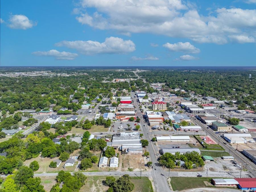 Land for Sale in Downtown Bonham