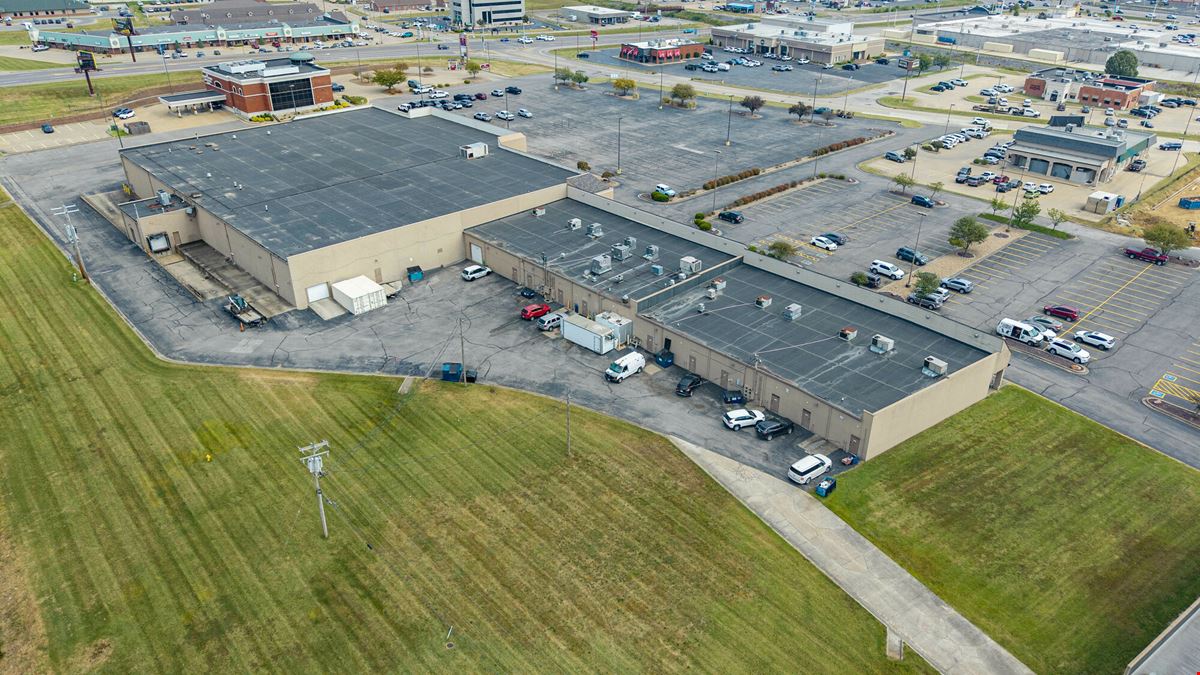 45,000 SF LARGE-FORMAT RETAIL / FLEXIBLE COMMERCIAL SPACE