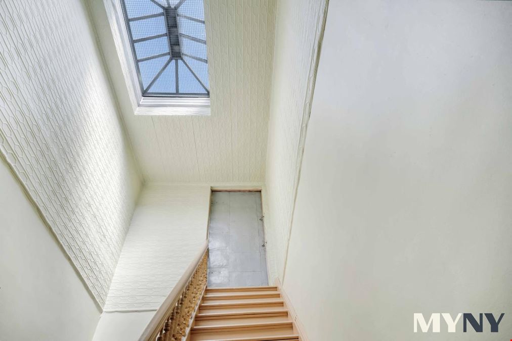59-05 Catalpa Ave