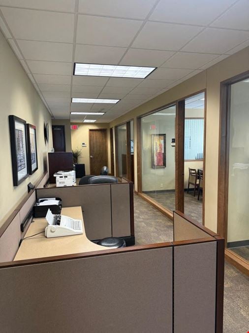 100 E Kimberly Rd, Lease