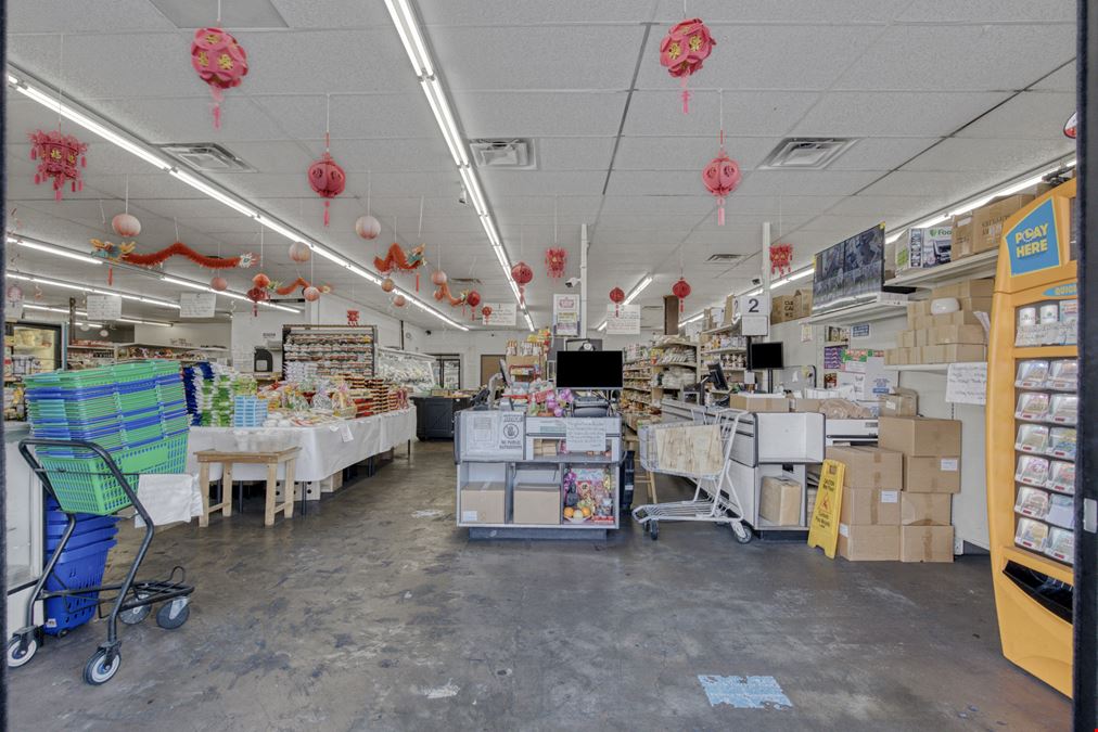 Hoa Viet Market