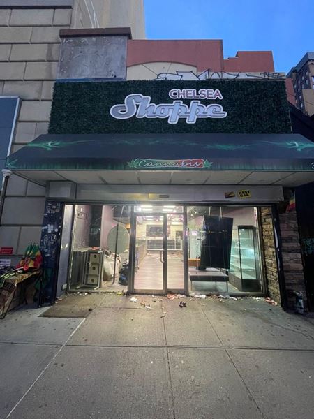 Preview of Mixed Use space for Rent at 390 8th Ave