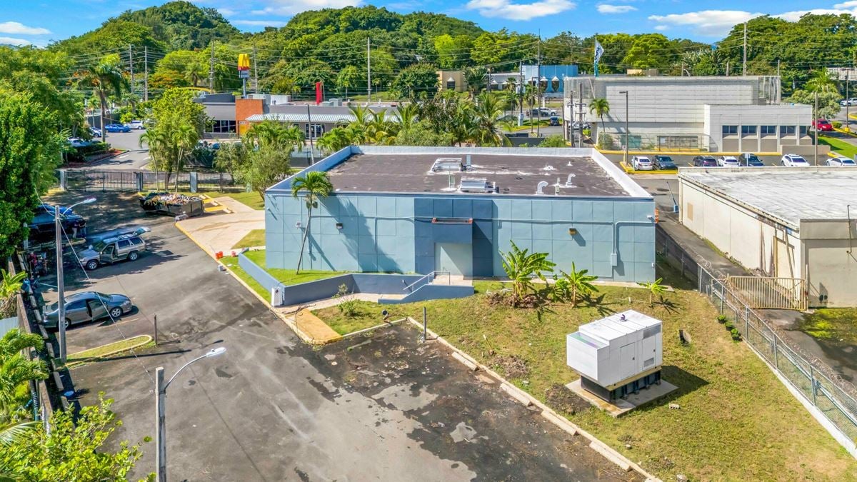 Freestanding Office & Retail Property | Bayamón Oeste Shopping Center - For Sale & Lease