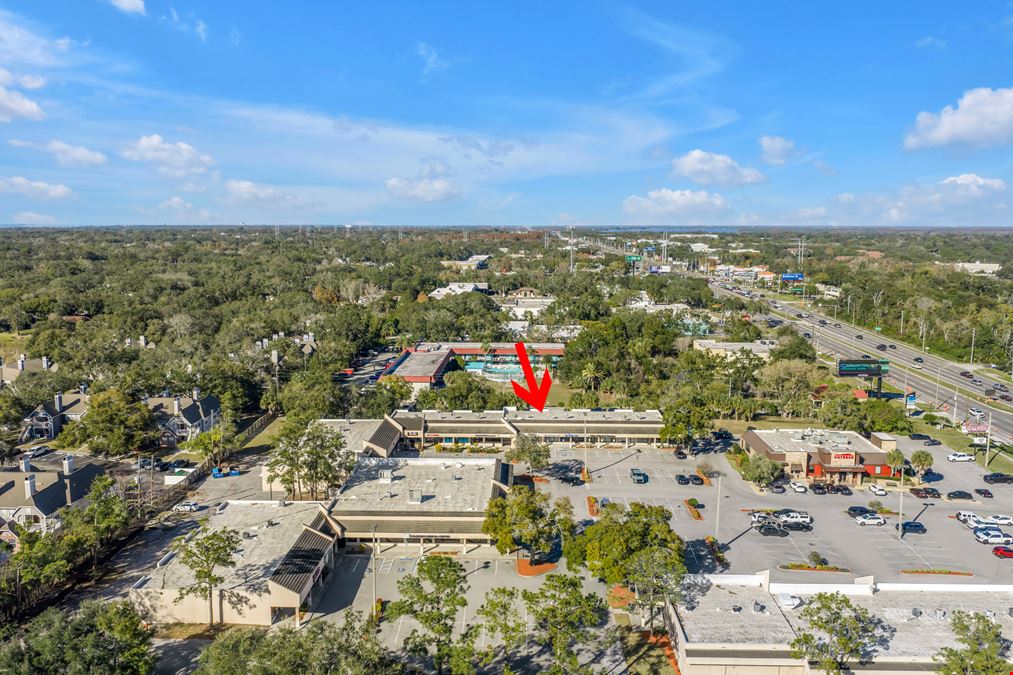 Twin Lakes Plaza in Palm Harbor