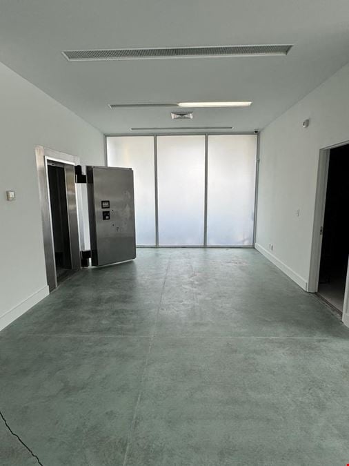 Commercial/Office Retail/Professional Space