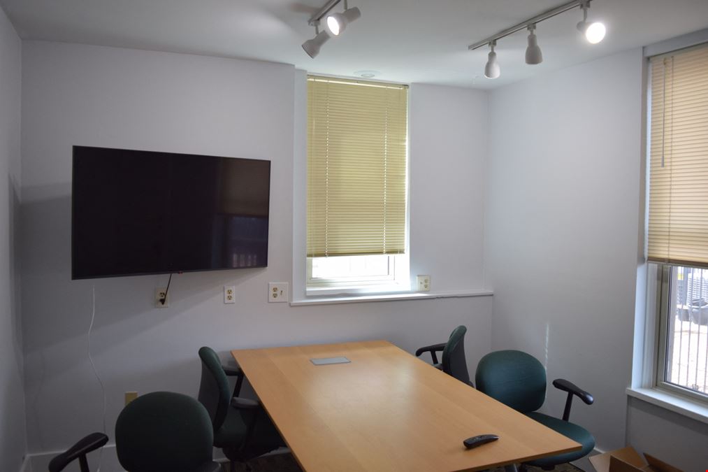 Flexible leasing options: full building (up to ±4,144 SF)