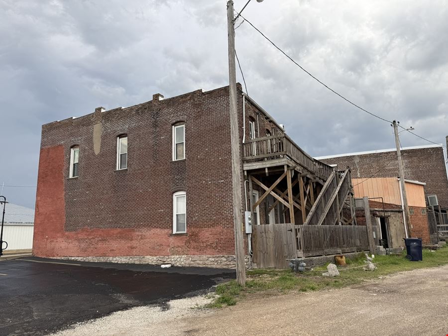 RETAIL WITH AIRBNB LOFT FOR SALE
