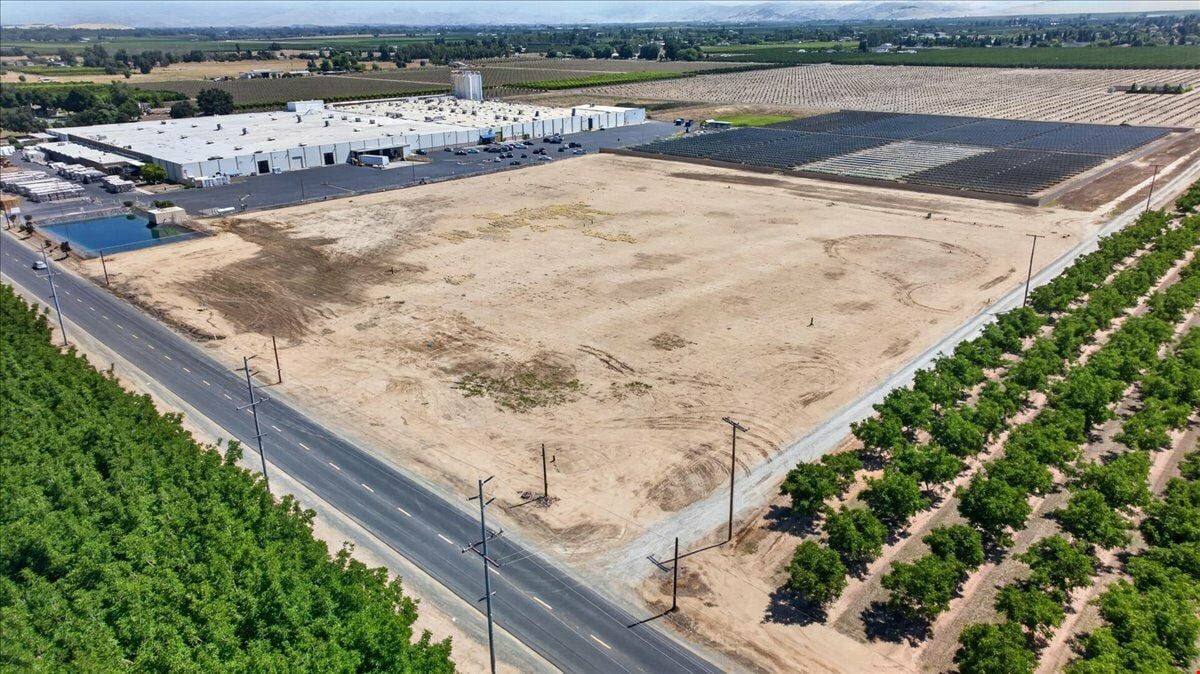 ±8.61 AC of CA-198 HWY Light Manufacturing Commercial Land