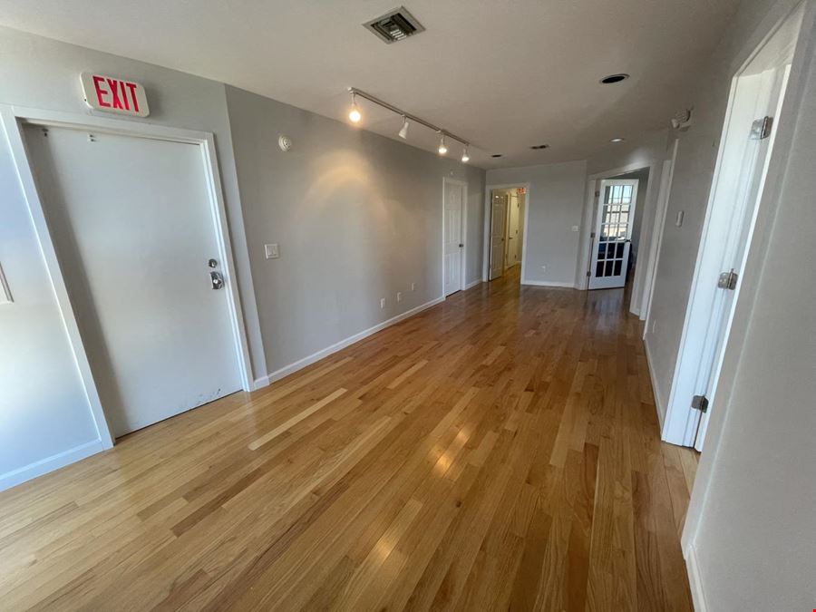 4 Broadway Avenue Groton CT 