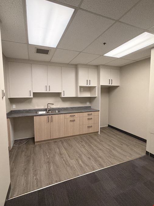 852 Fort Street (305)