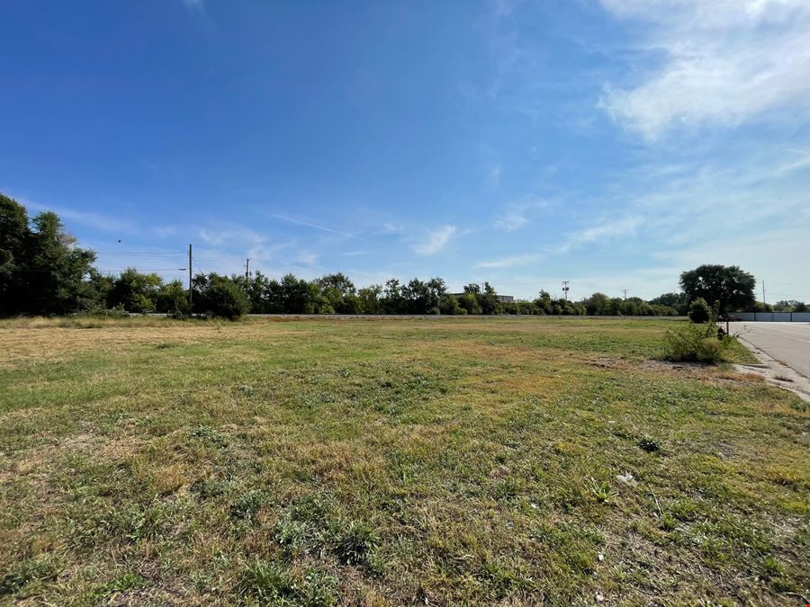 Prime Lot For Sale In Industrial Park
