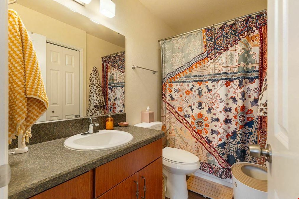 Green Lake 5 Unit