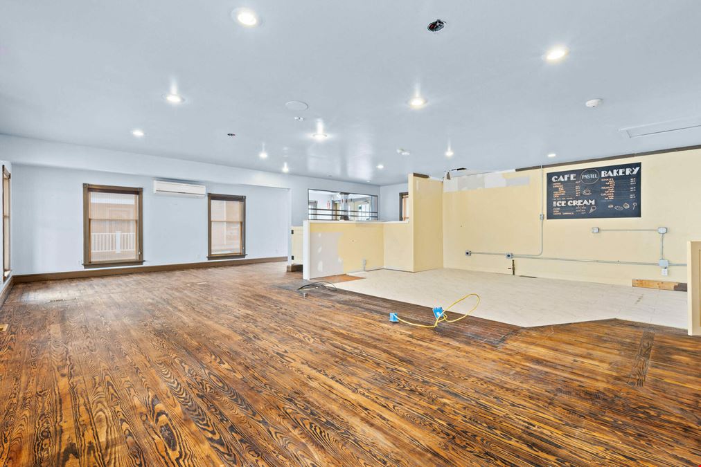 90 W Main St