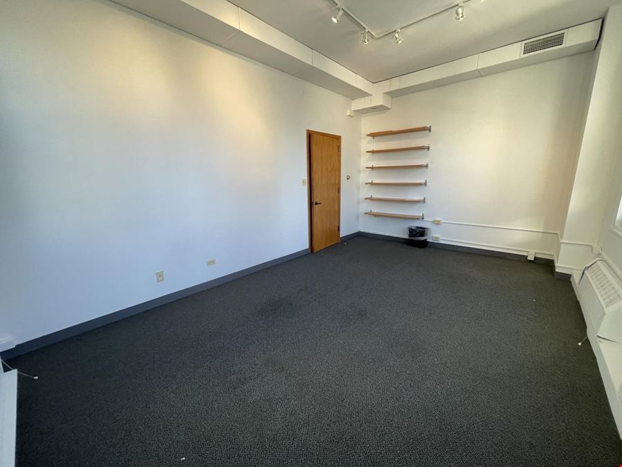 111 N Wabash Ave - Garland Building - Office