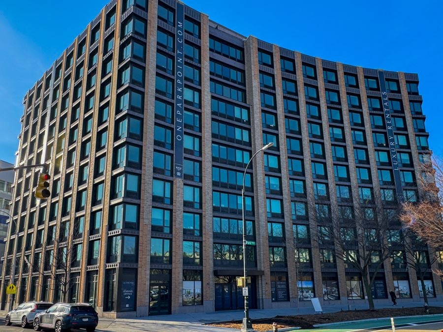15,370 SF | 1 Park Point | Double Height Retail/Education Space
