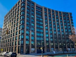 15,370 SF | 1 Park Point | Double Height Retail/Education Space