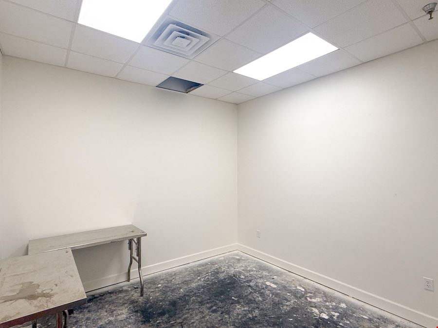Flex Space on Airline Hwy with Large Showroom