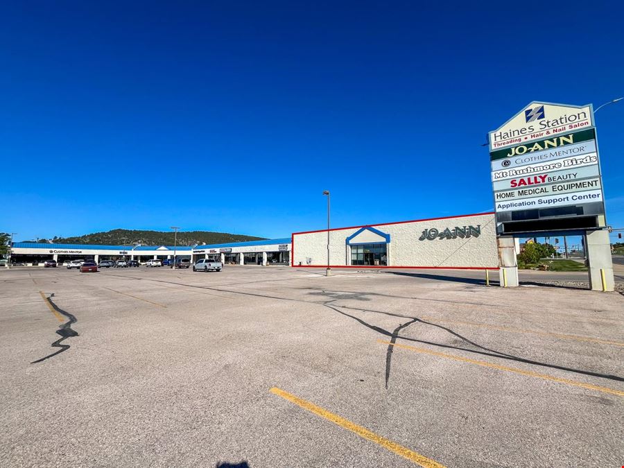 High-Visibility Retail, Showroom & Flex Space Near I-90